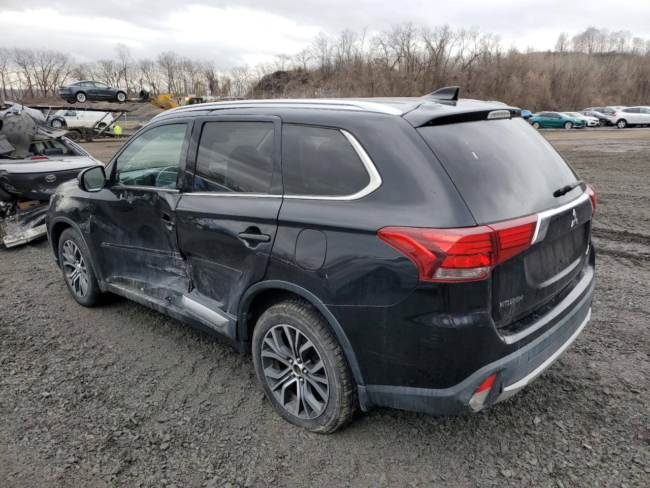 2018 Mitsubishi Outlander - Image 2