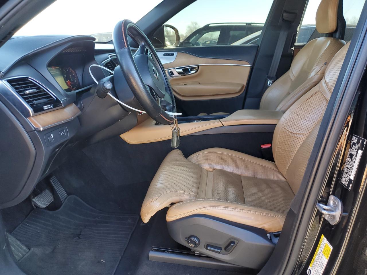 2016 Volvo XC90 - Image 7