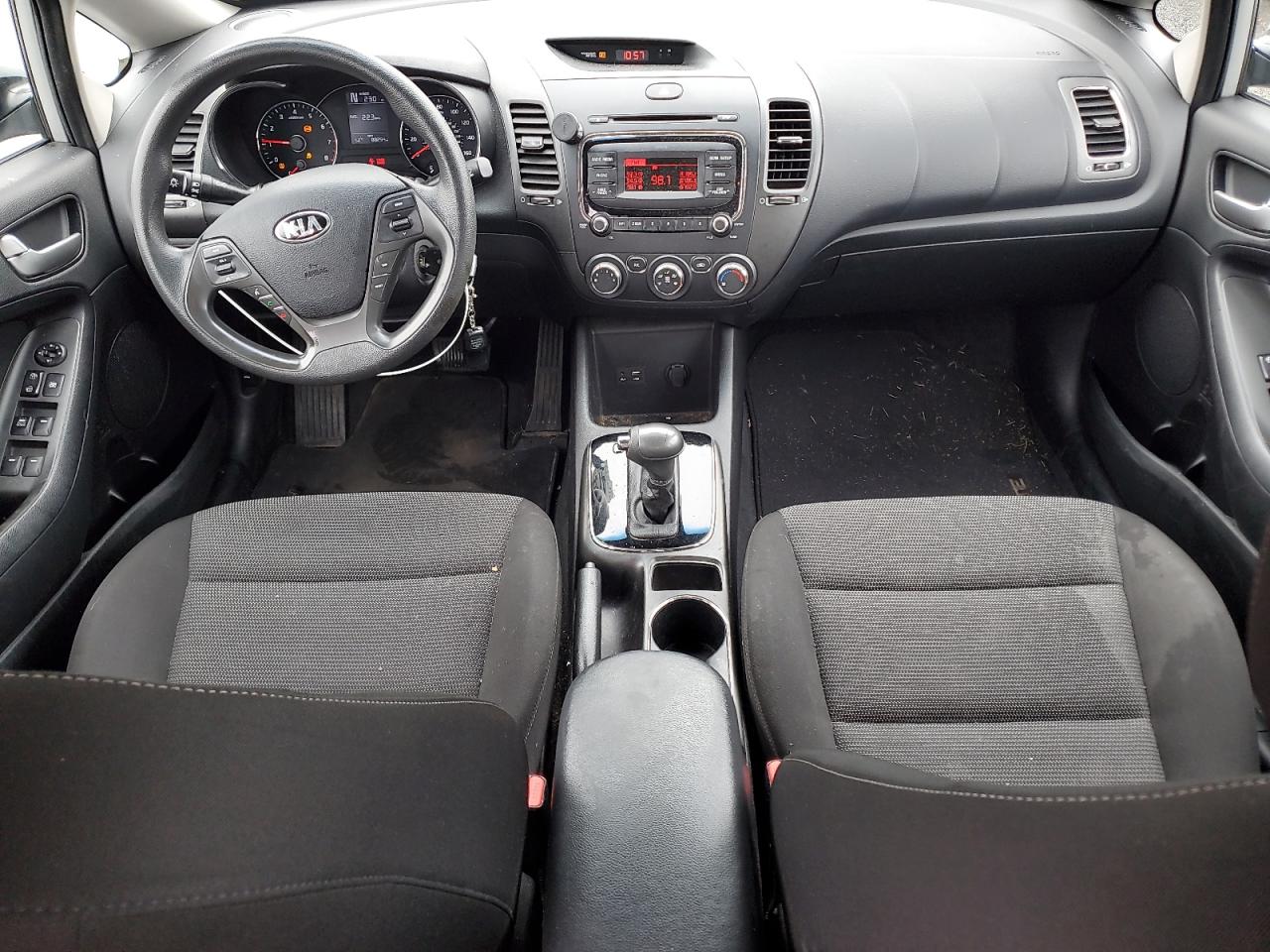 2017 Kia Forte - Image 8