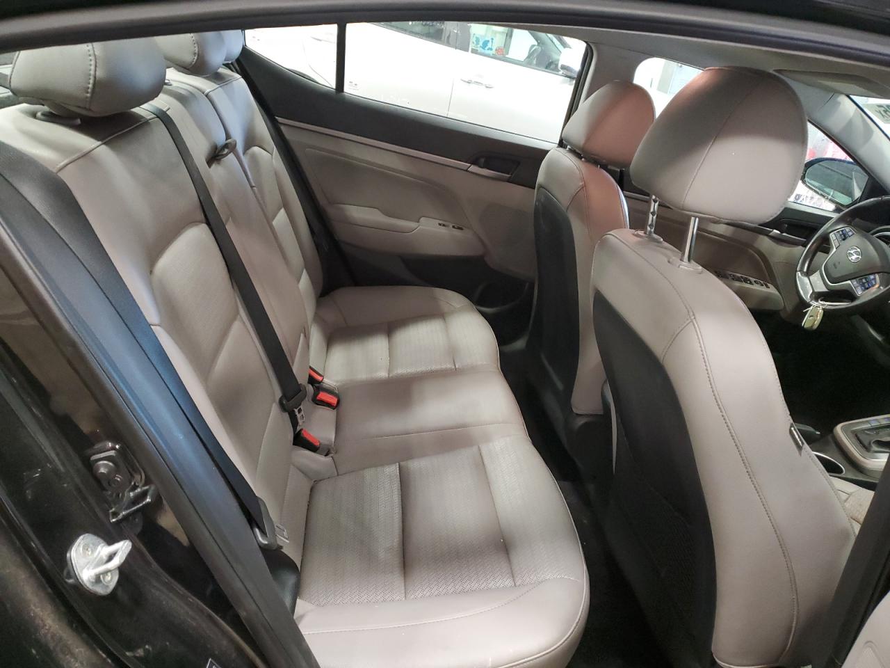 2017 Hyundai Elantra - Image 10