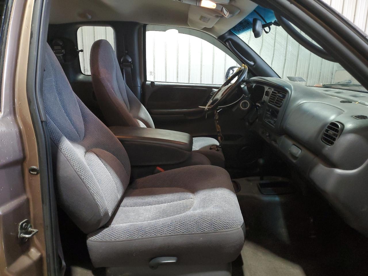 2000 Dodge Dakota - Image 10