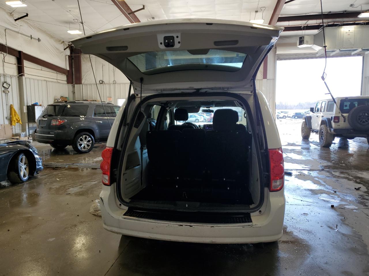 2014 Dodge Caravan - Image 6