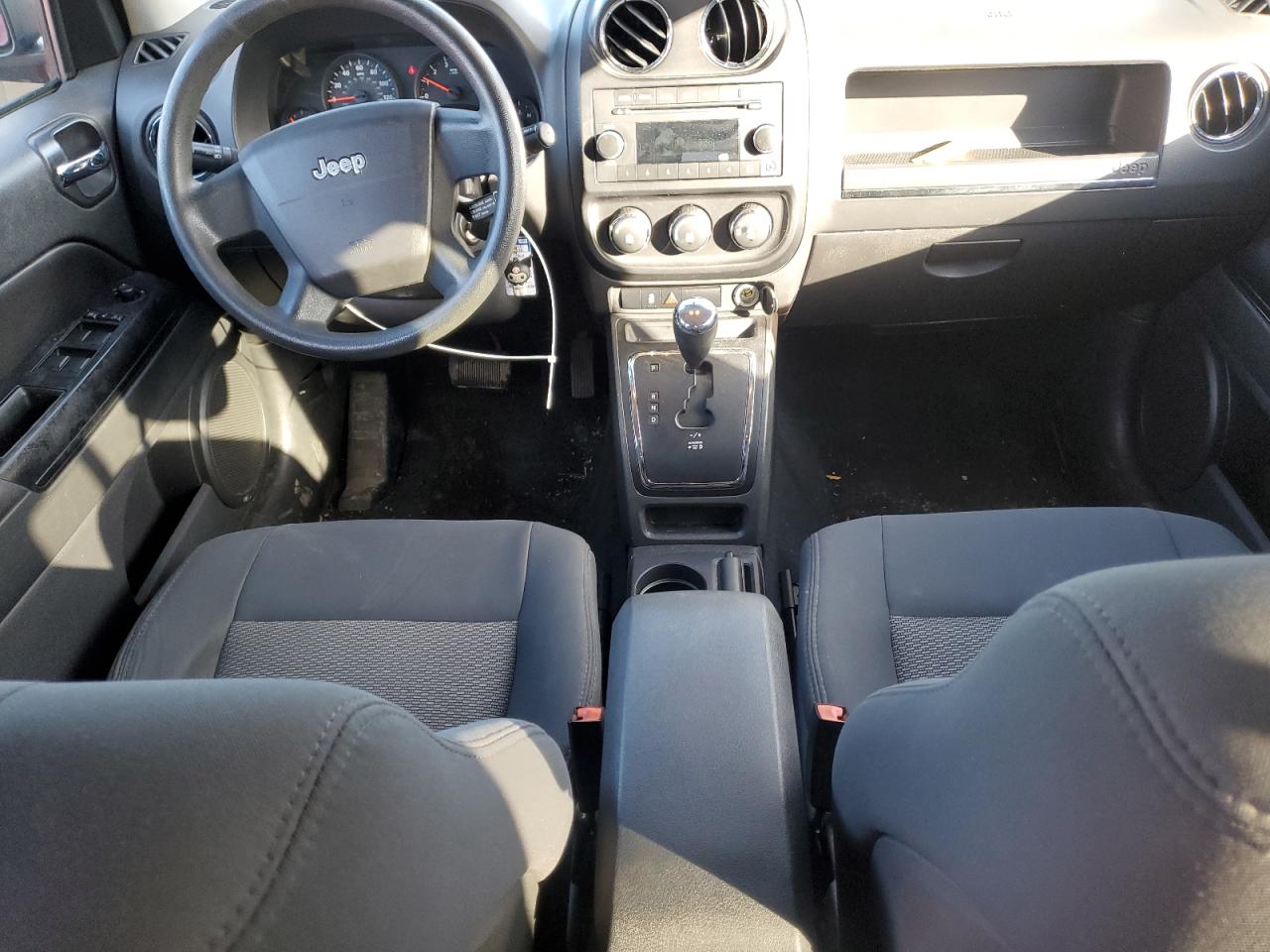 2010 Jeep Compass - Image 8