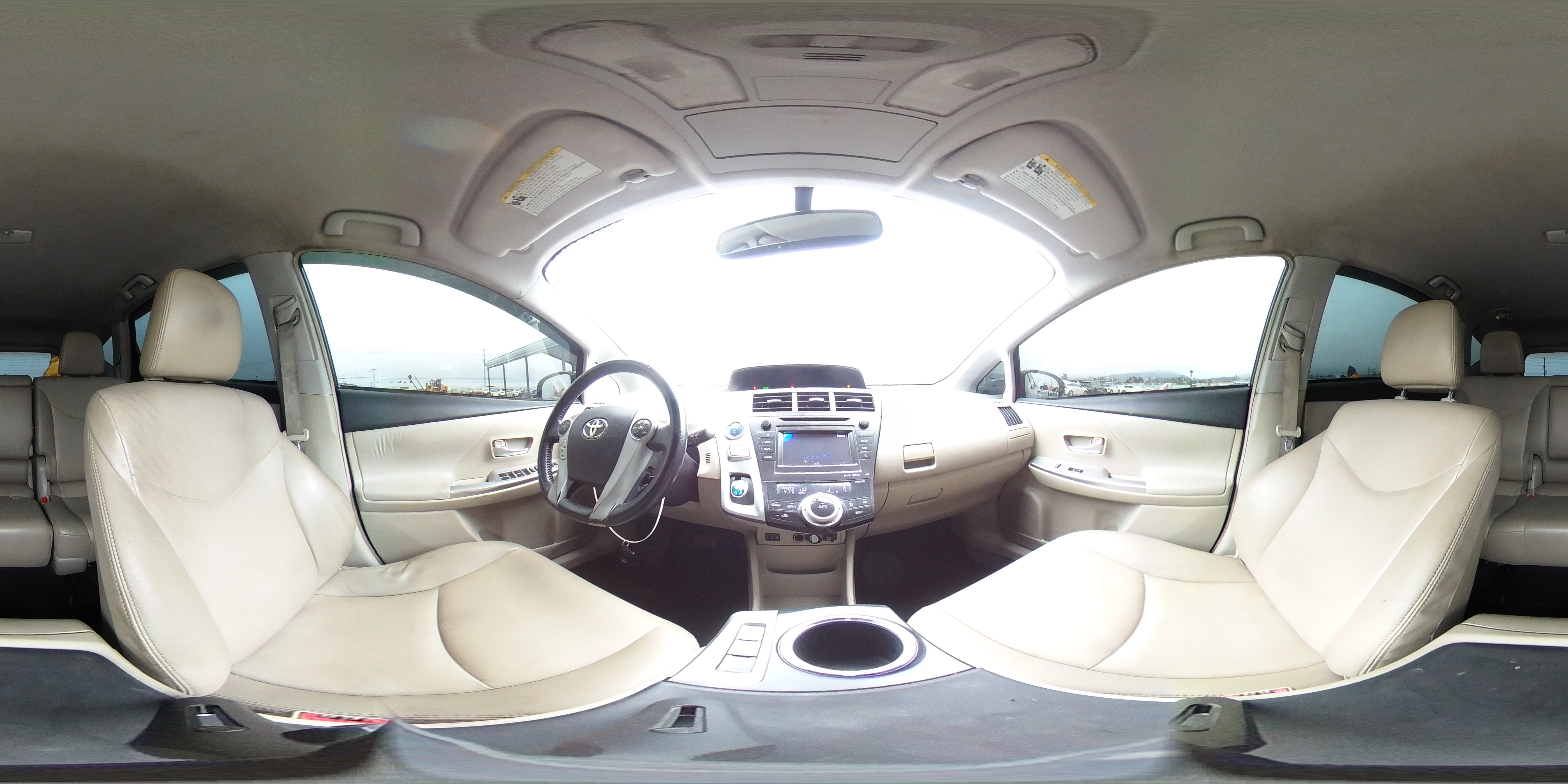 2013 Toyota Prius - Image 14