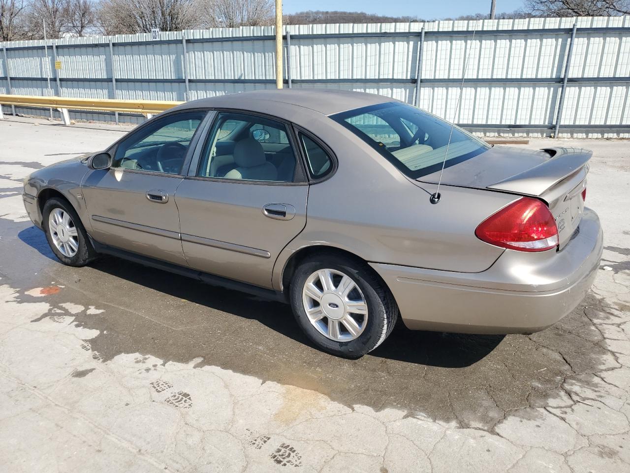 2004 Ford Taurus - Image 2