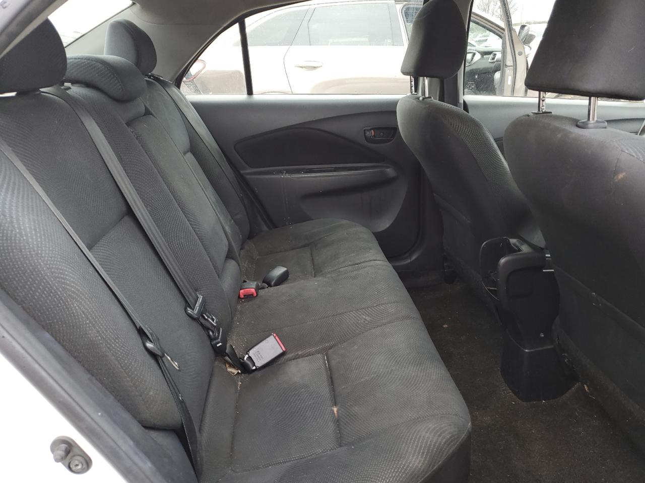 2012 Toyota Yaris - Image 10