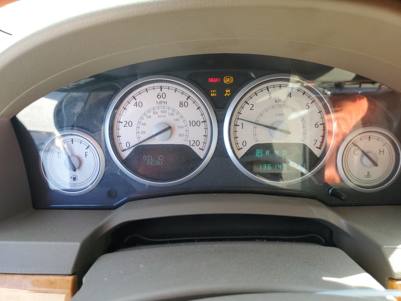 2010 Chrysler Town & Country - Image 9