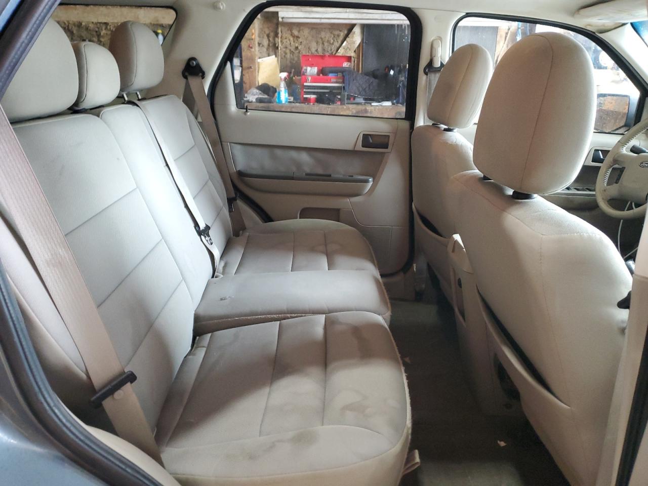 2010 Ford Escape - Image 11