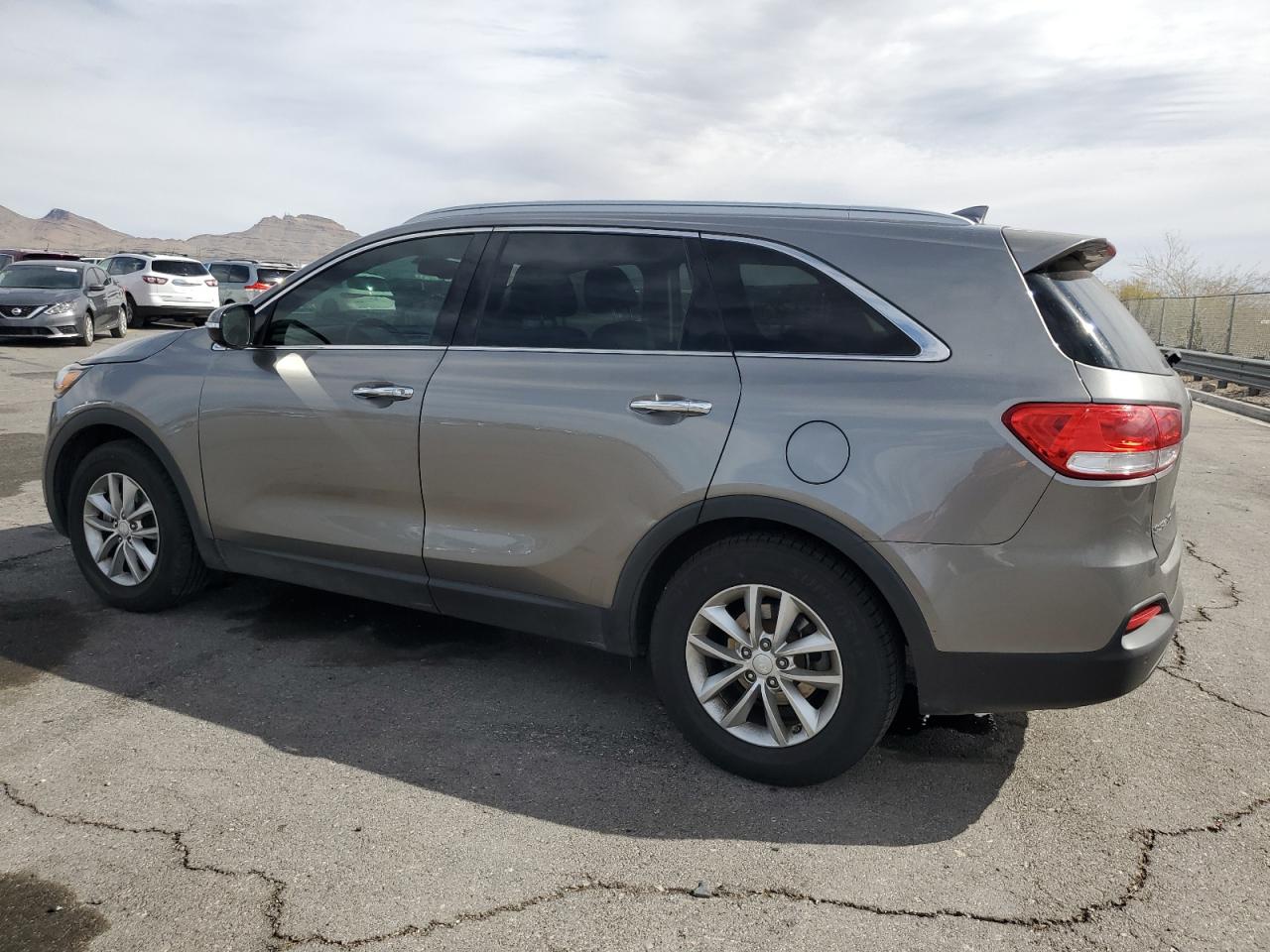 2016 Kia Sorento - Image 2