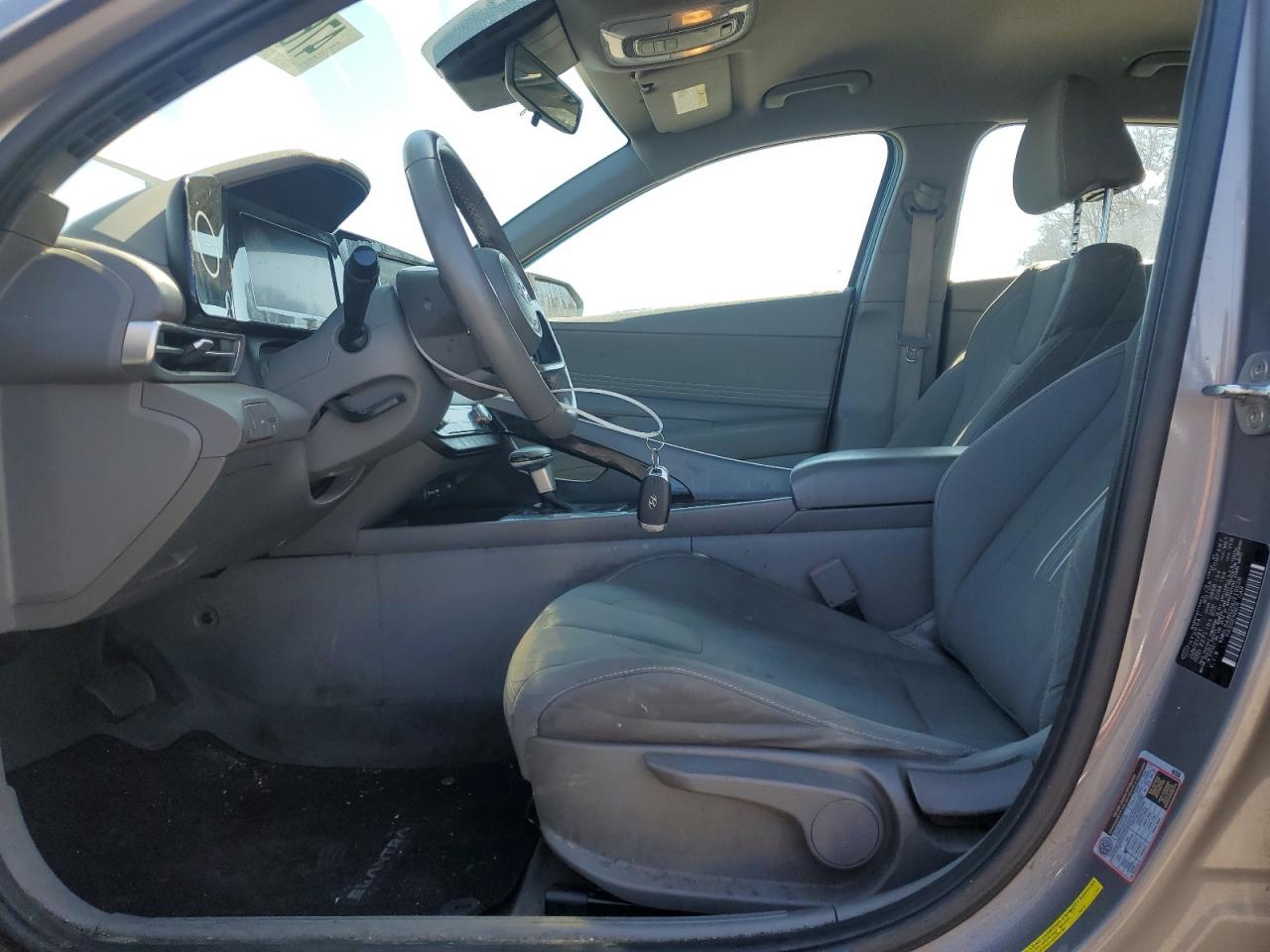 2022 Hyundai Elantra - Image 7