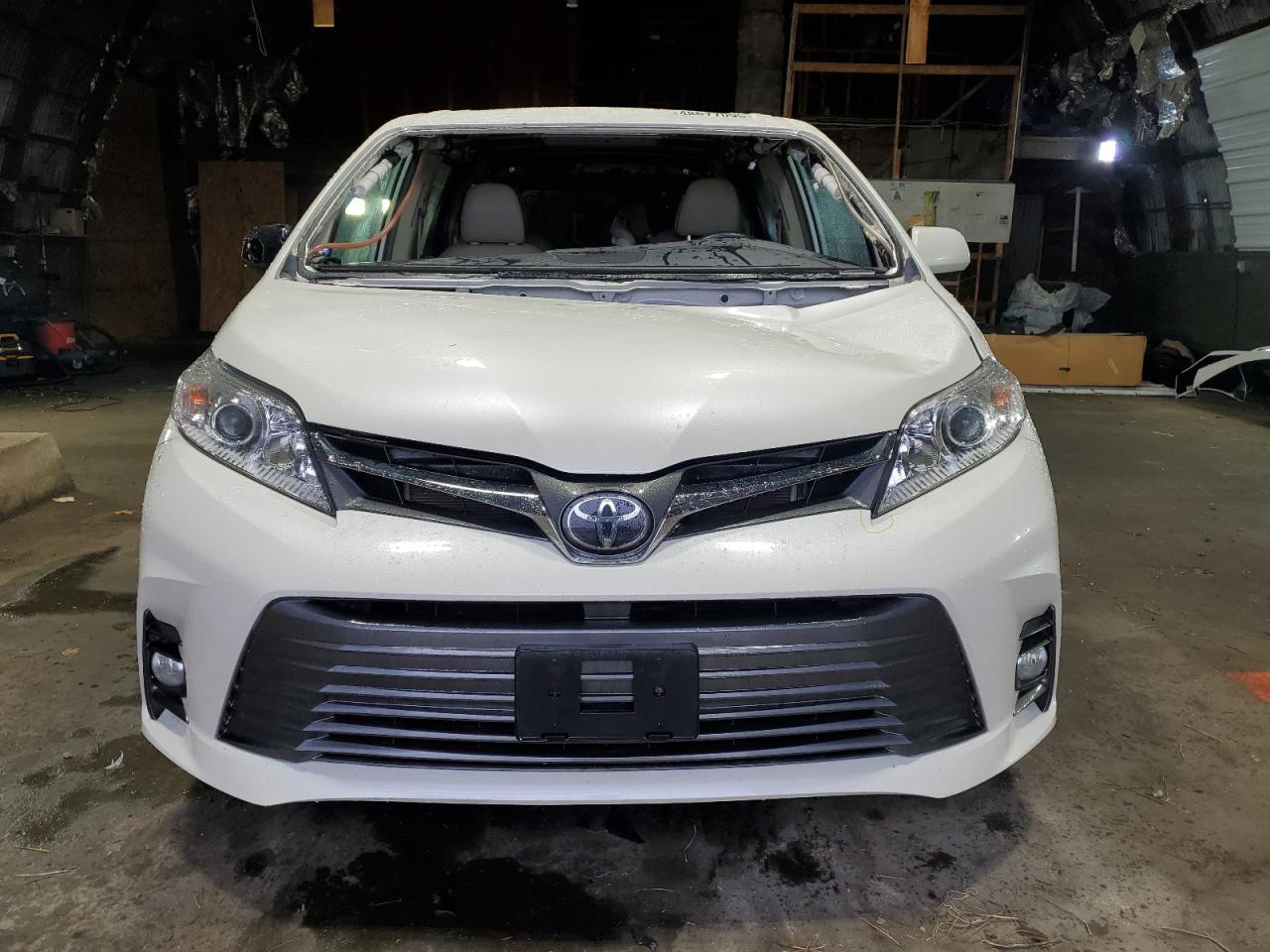 2019 Toyota Sienna - Image 5