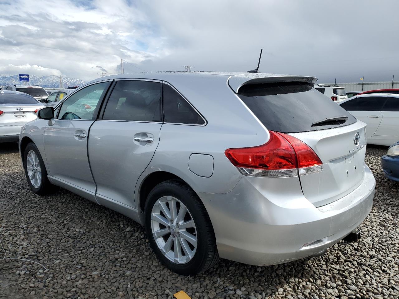 2010 Toyota Venza - Image 2