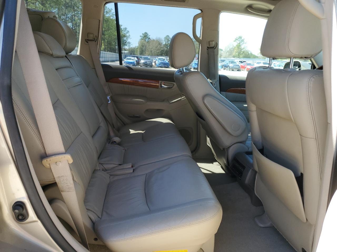 2005 Lexus GX - Image 10