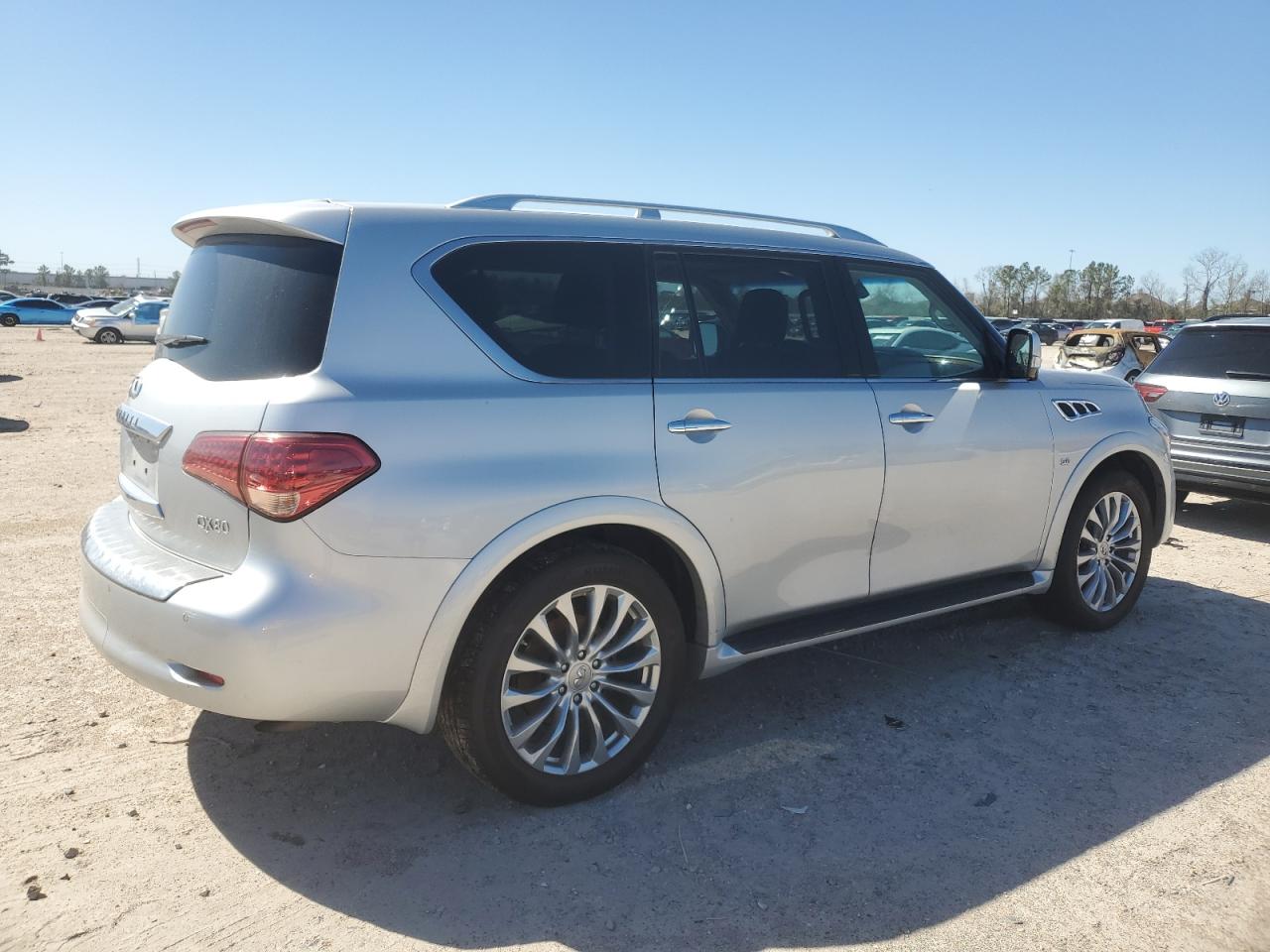 2017 Infiniti QX80 - Image 3