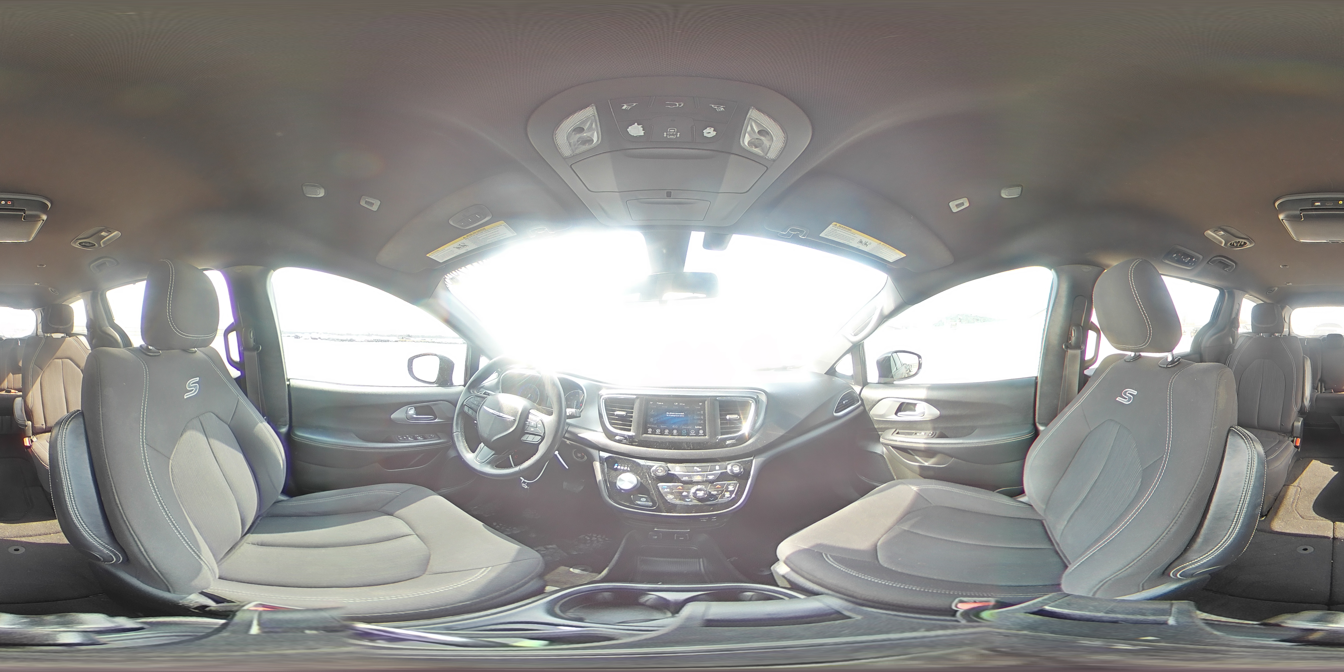 2018 Chrysler Pacifica - Image 14