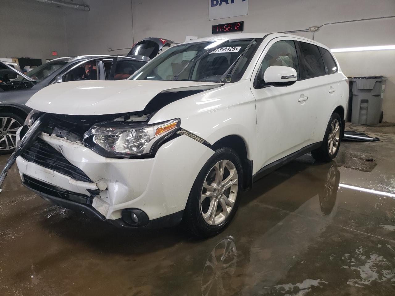 2014 Mitsubishi Outlander - Image 1