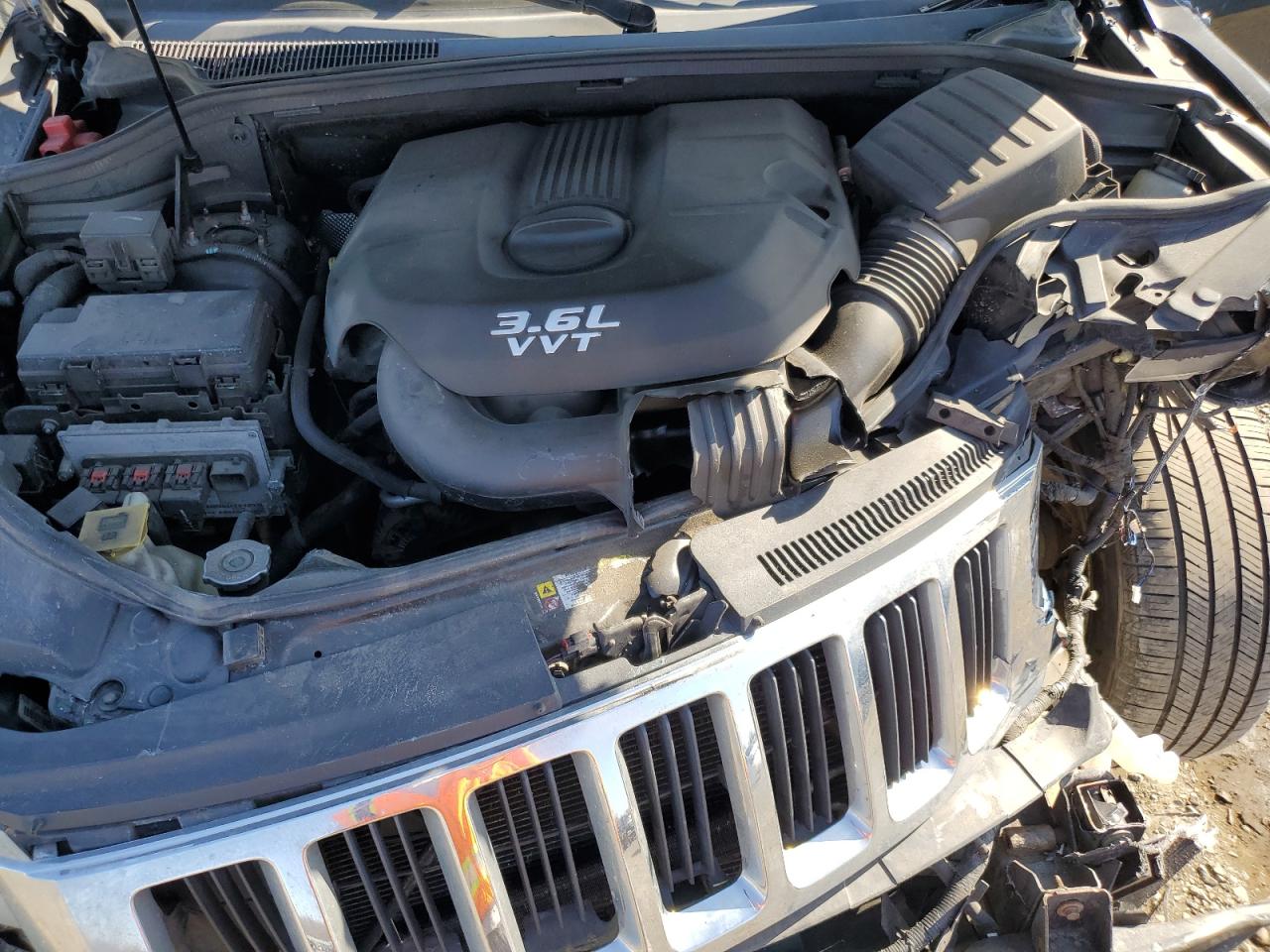 2012 Jeep Grand Cherokee - Image 14