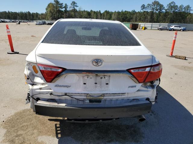 Sedans TOYOTA CAMRY 2016 Biały