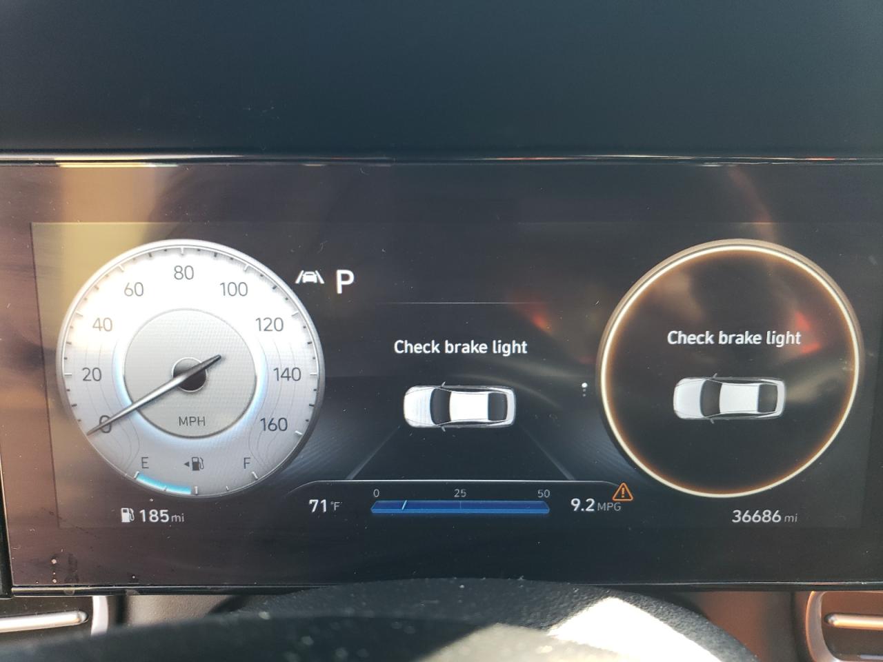 2022 Hyundai Elantra - Image 9