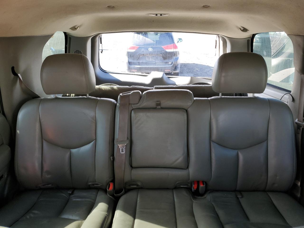 2006 Chevrolet Tahoe - Image 10