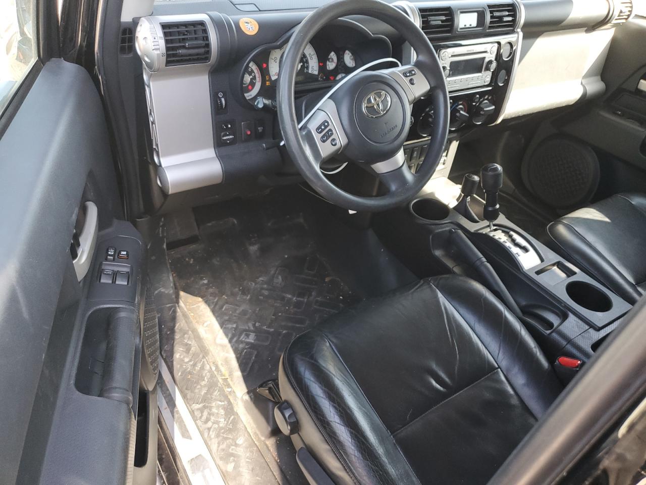2011 Toyota FJ Cruiser - Image 8