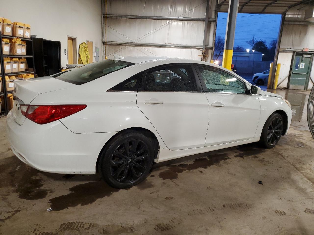 2011 Hyundai Sonata - Image 3