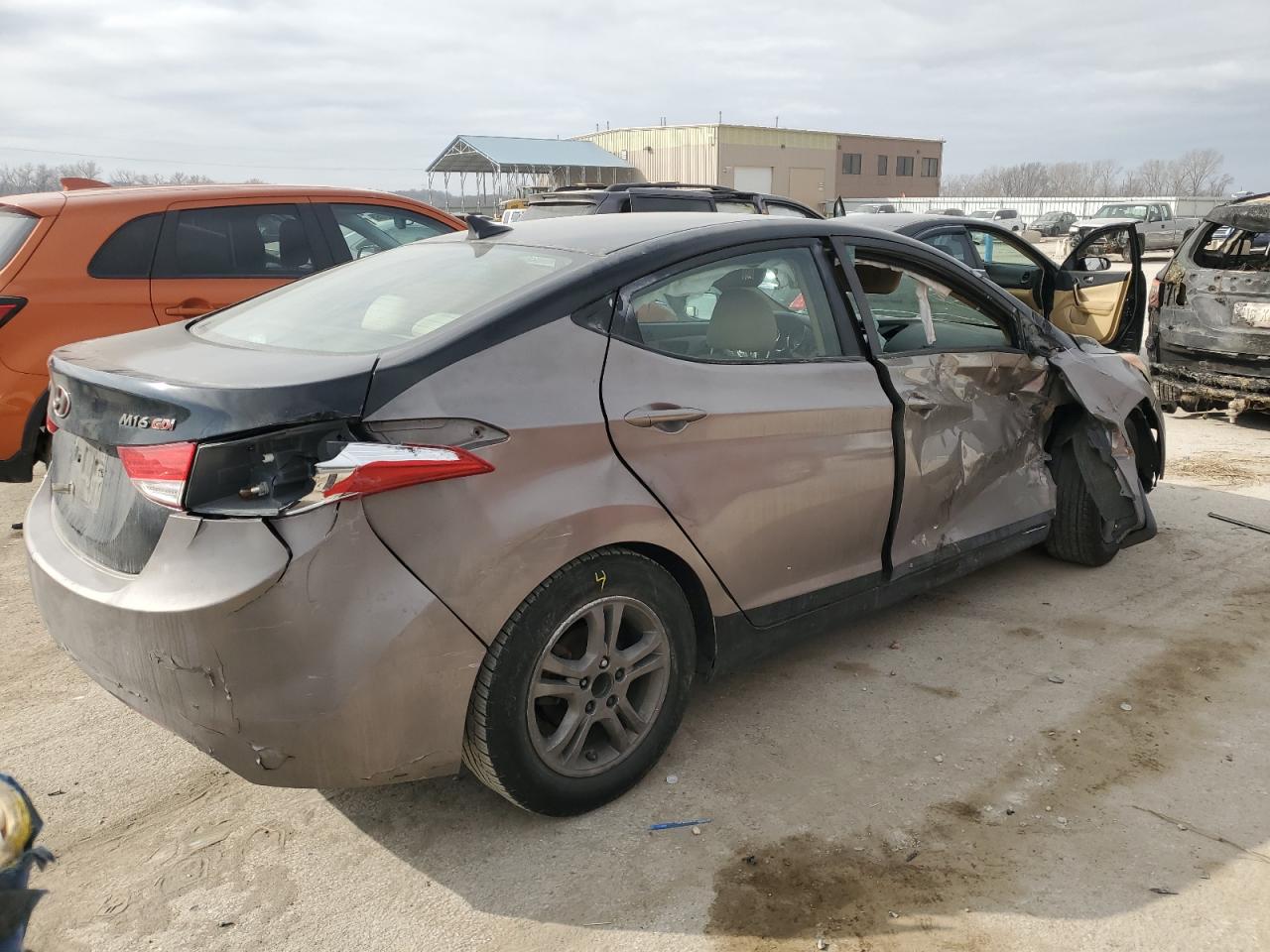 2013 Hyundai Elantra - Image 3
