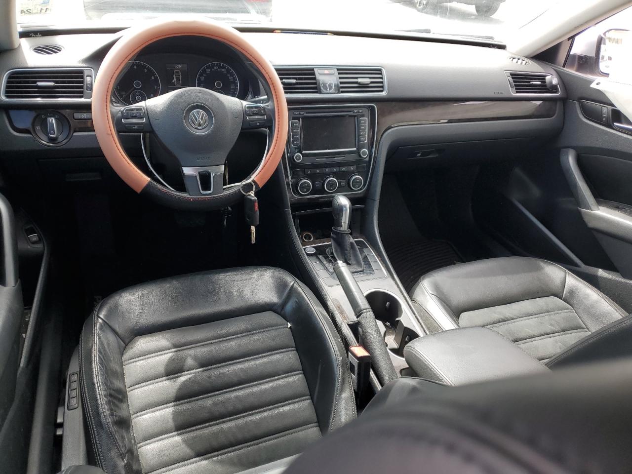 2014 Volkswagen Passat - Image 8