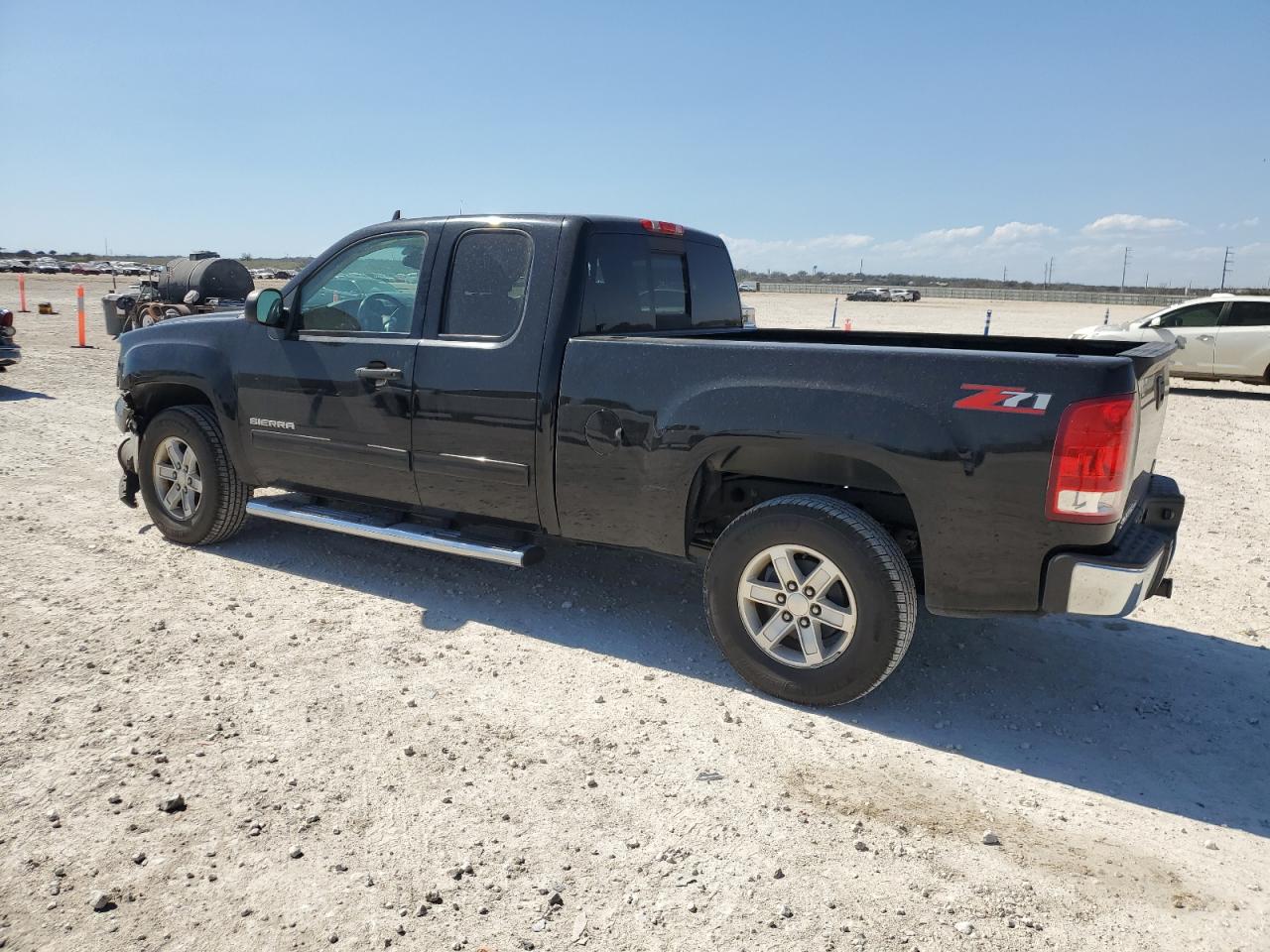 2011 GMC Sierra - Image 2