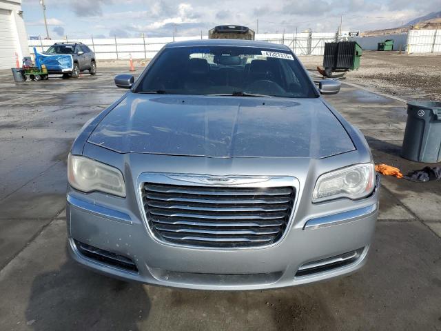 CHRYSLER 300 2013 Srebrny