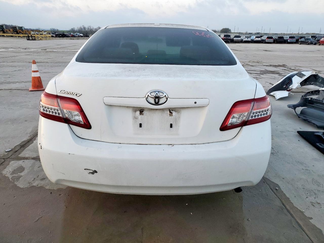 2010 Toyota Camry - Image 6