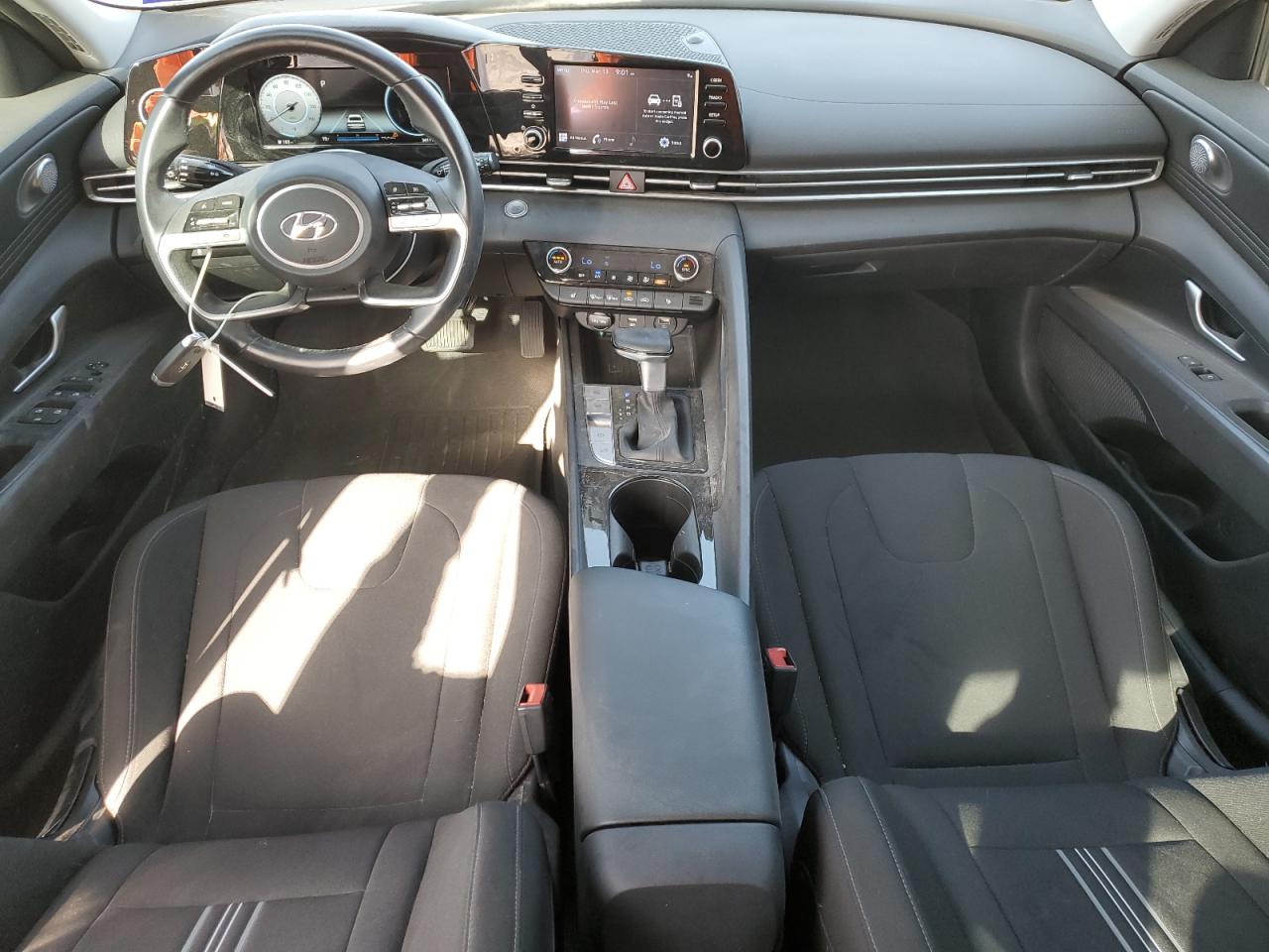 2022 Hyundai Elantra - Image 8