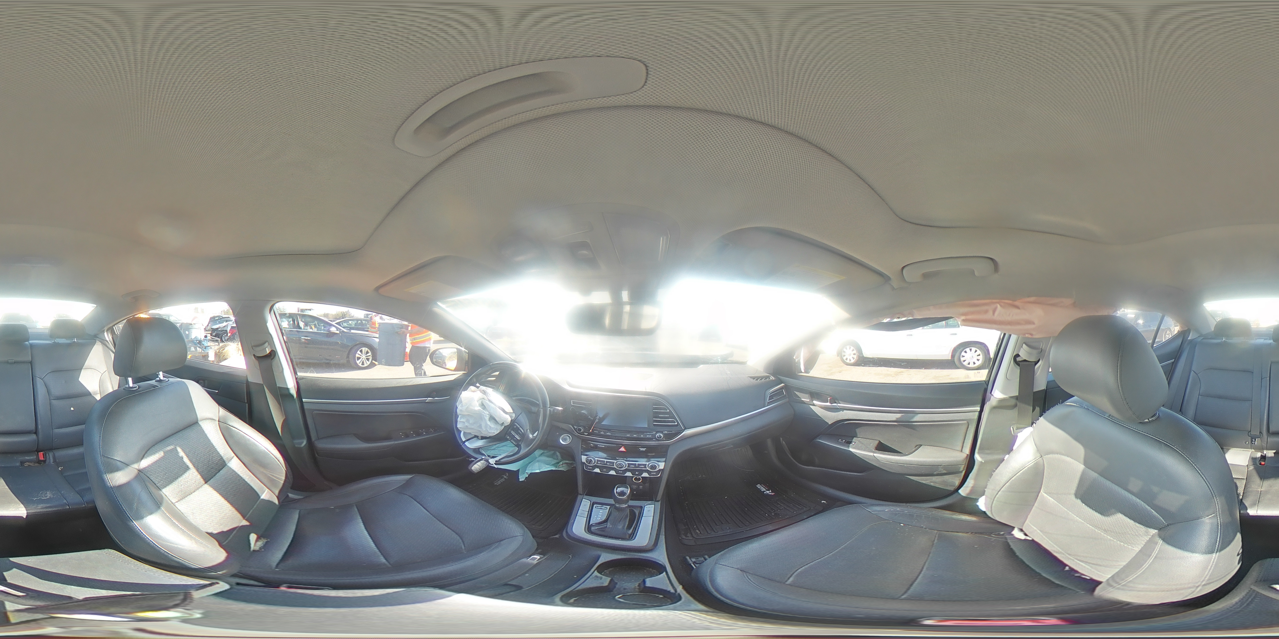 2019 Hyundai Elantra - Image 13