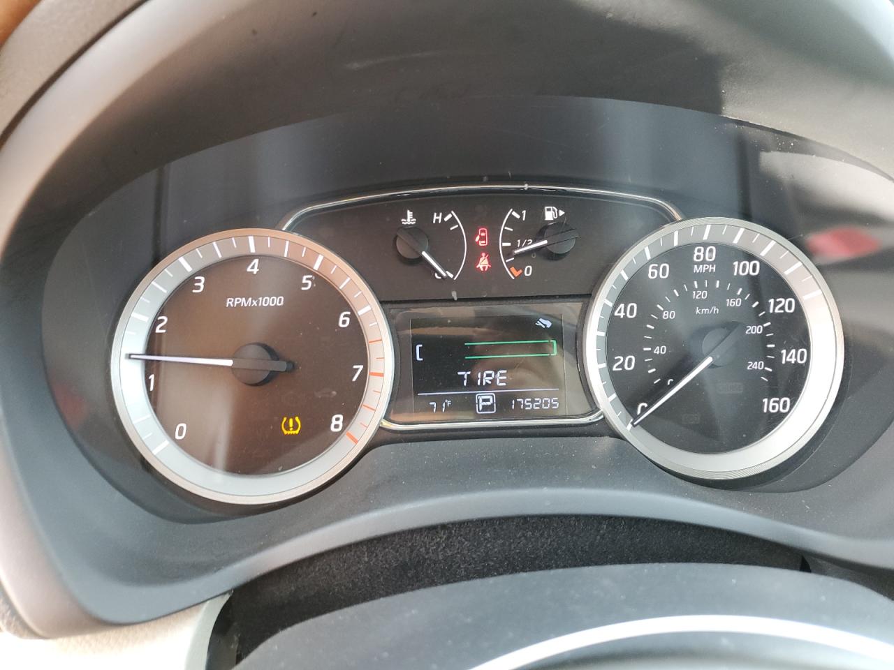 2015 Nissan Sentra - Image 9