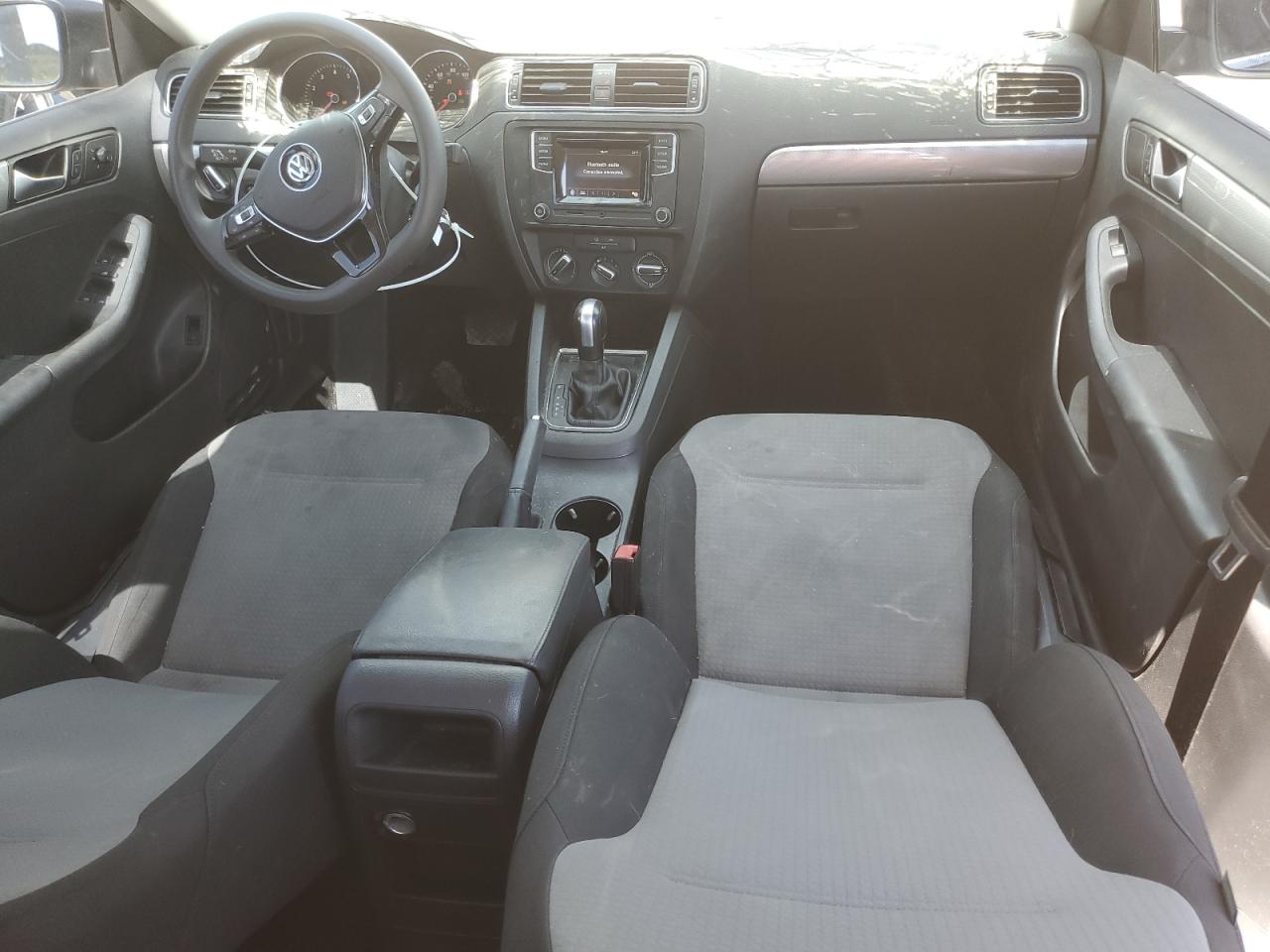2017 Volkswagen Jetta - Image 8