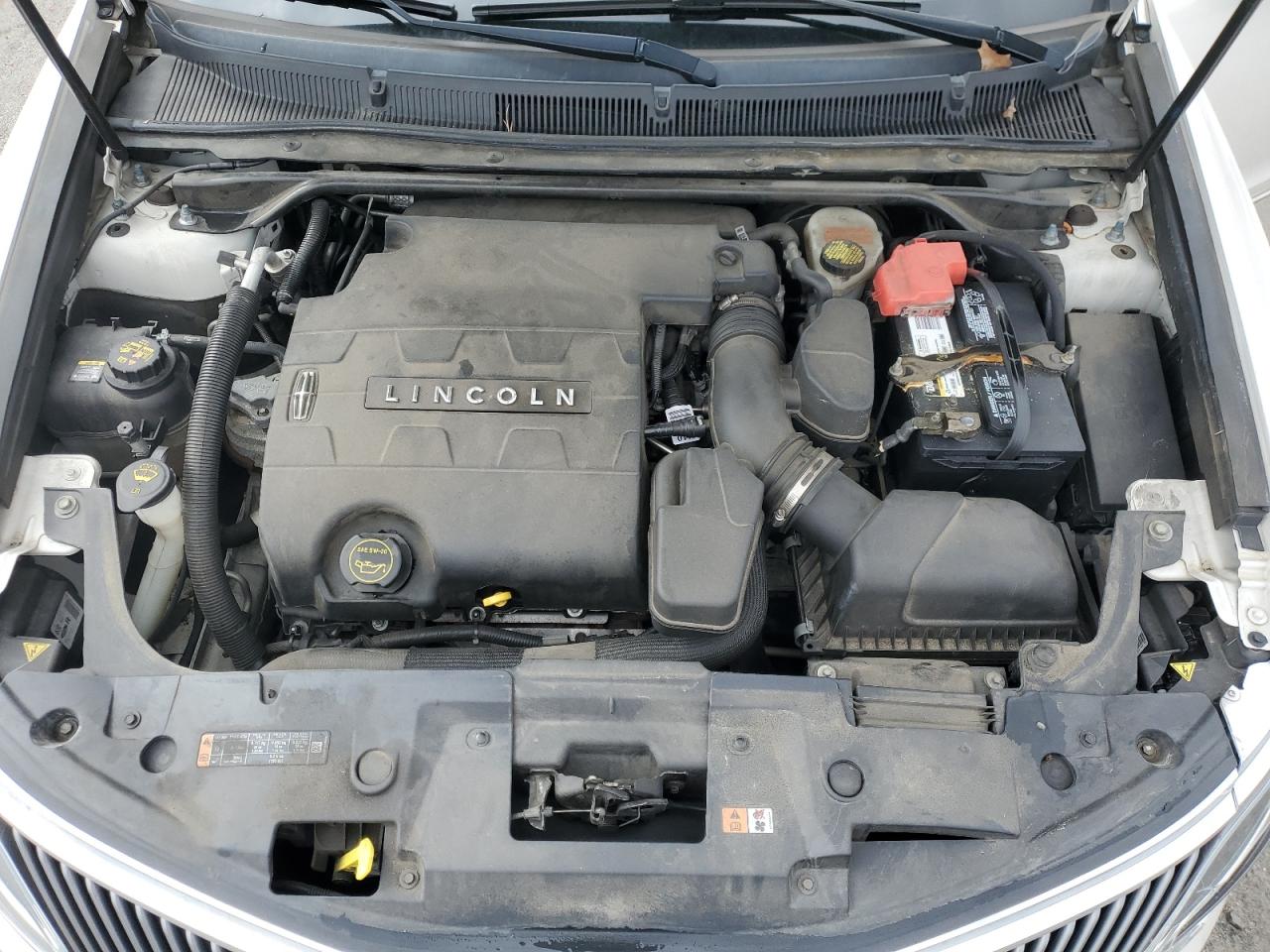 2016 Lincoln MKS - Image 12