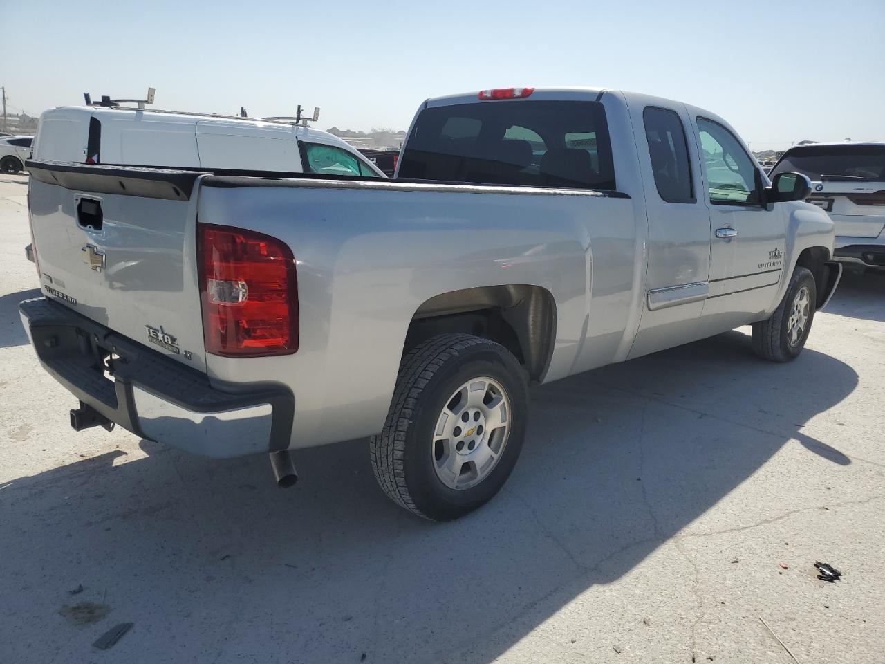 2011 Chevrolet Silverado - Image 3