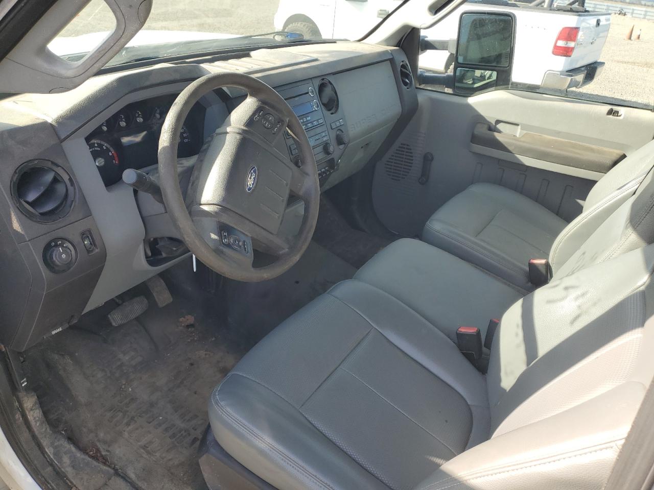 2015 Ford F350 - Image 8
