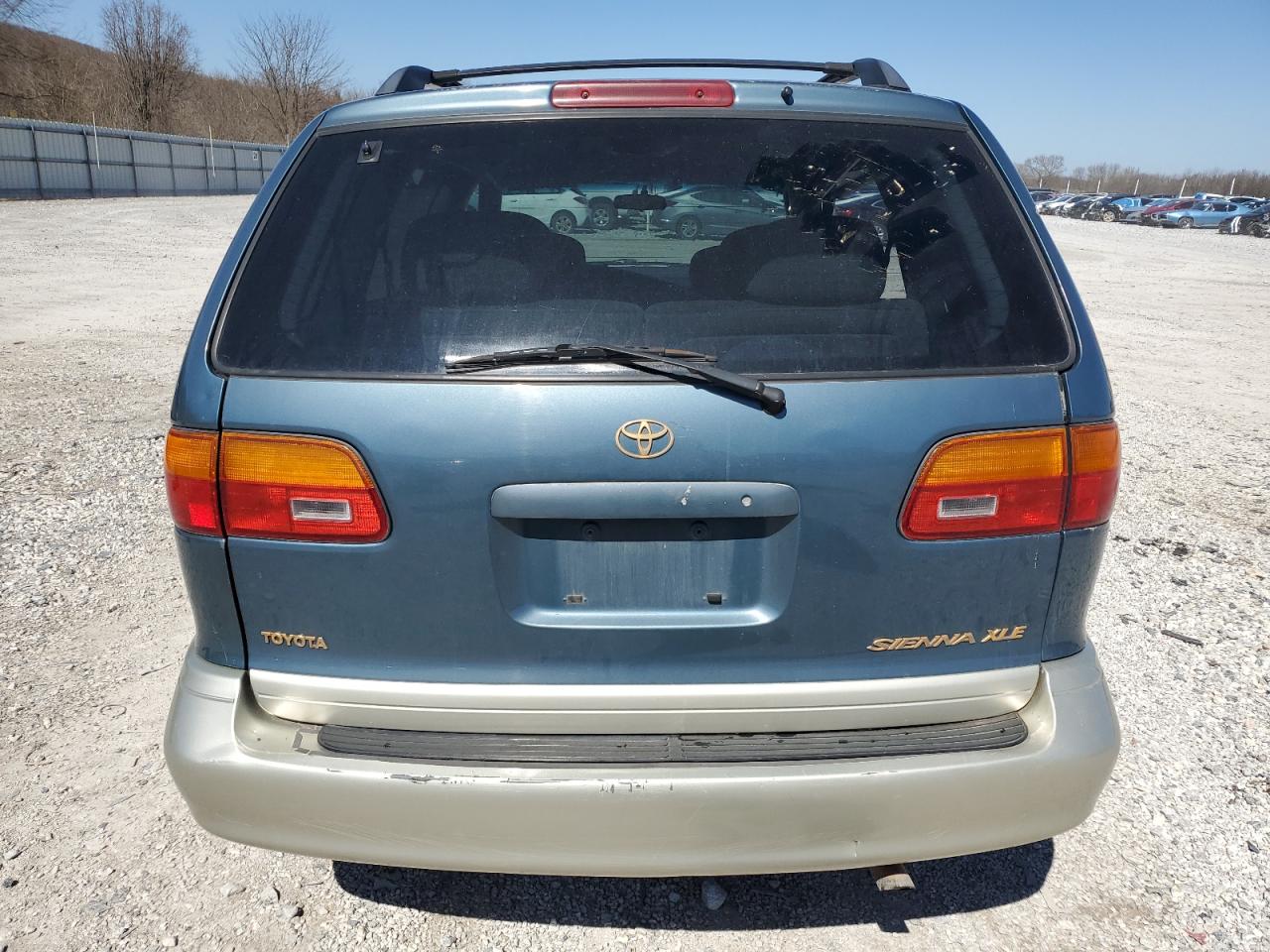 2000 Toyota Sienna - Image 6
