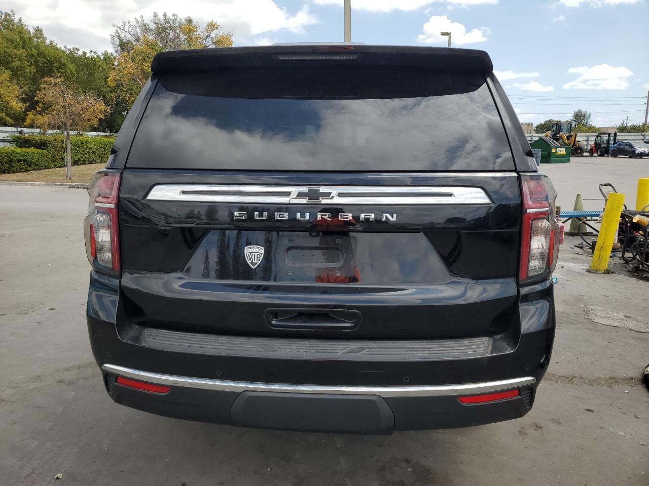 2022 Chevrolet Suburban - Image 6