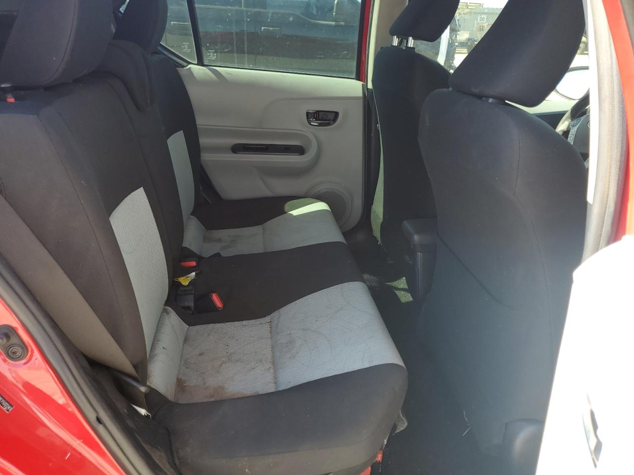 2012 Toyota Prius - Image 11
