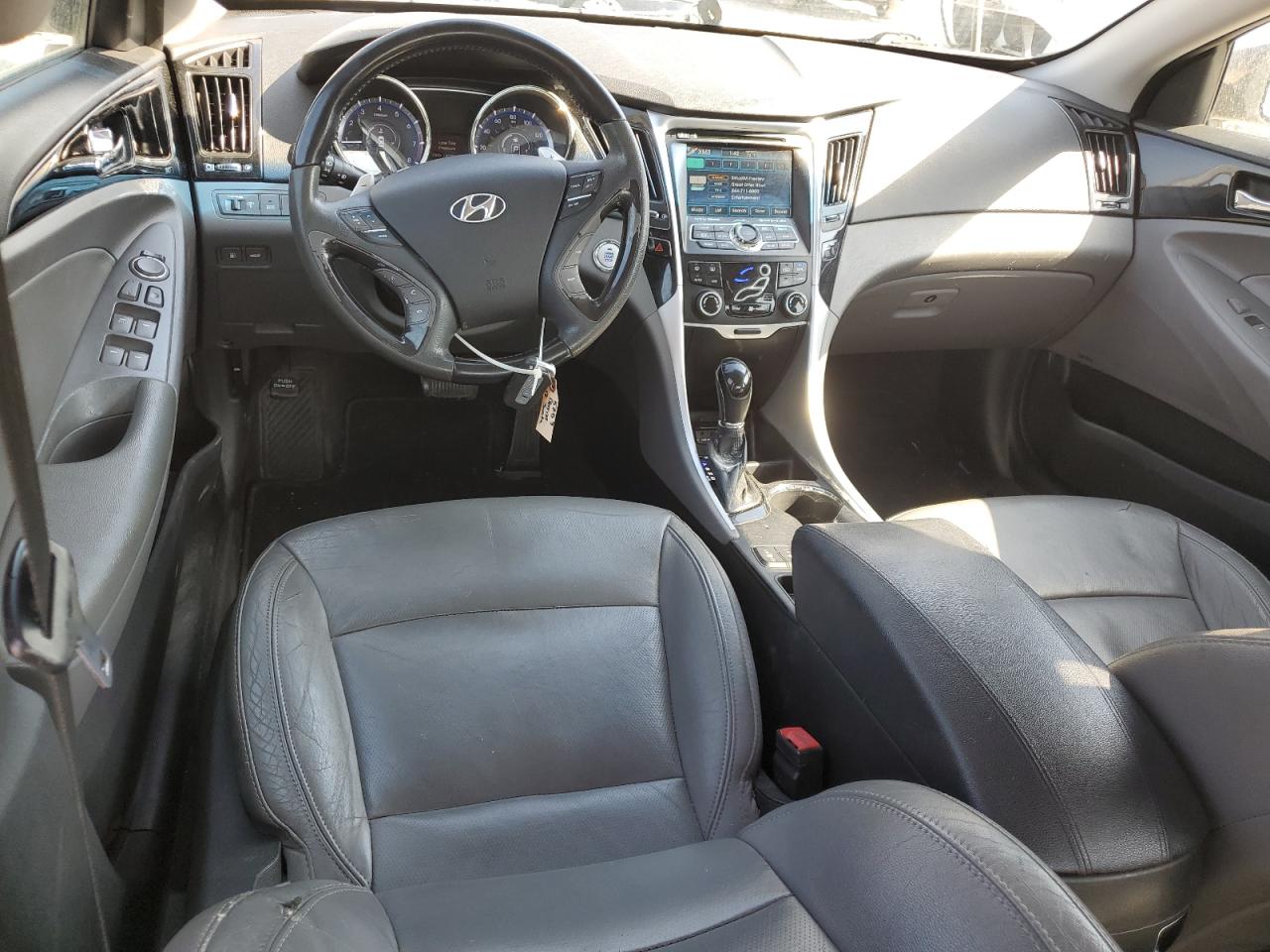 2012 Hyundai Sonata - Image 8