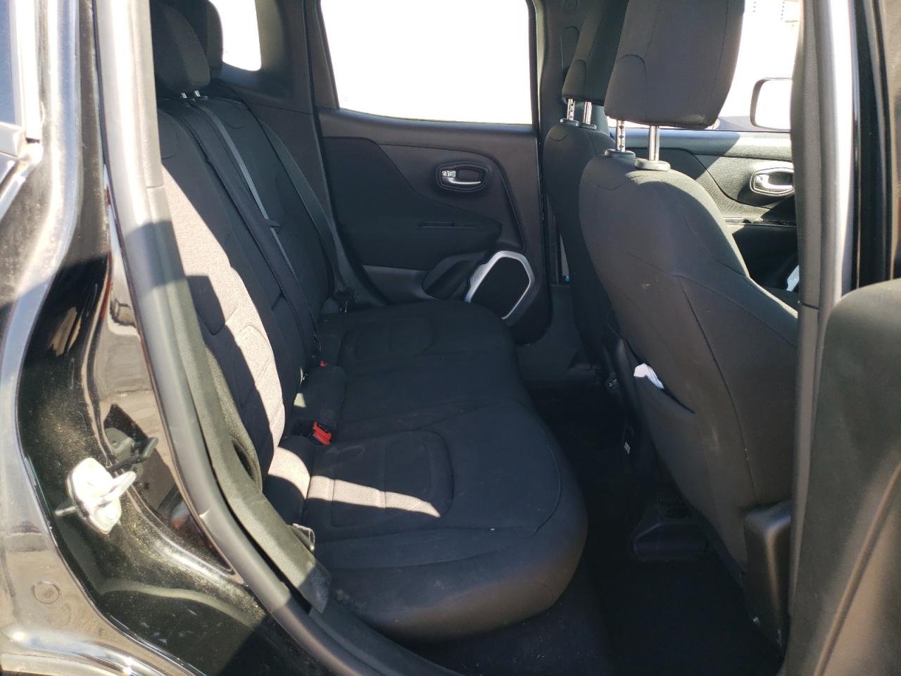2018 Jeep Renegade - Image 11