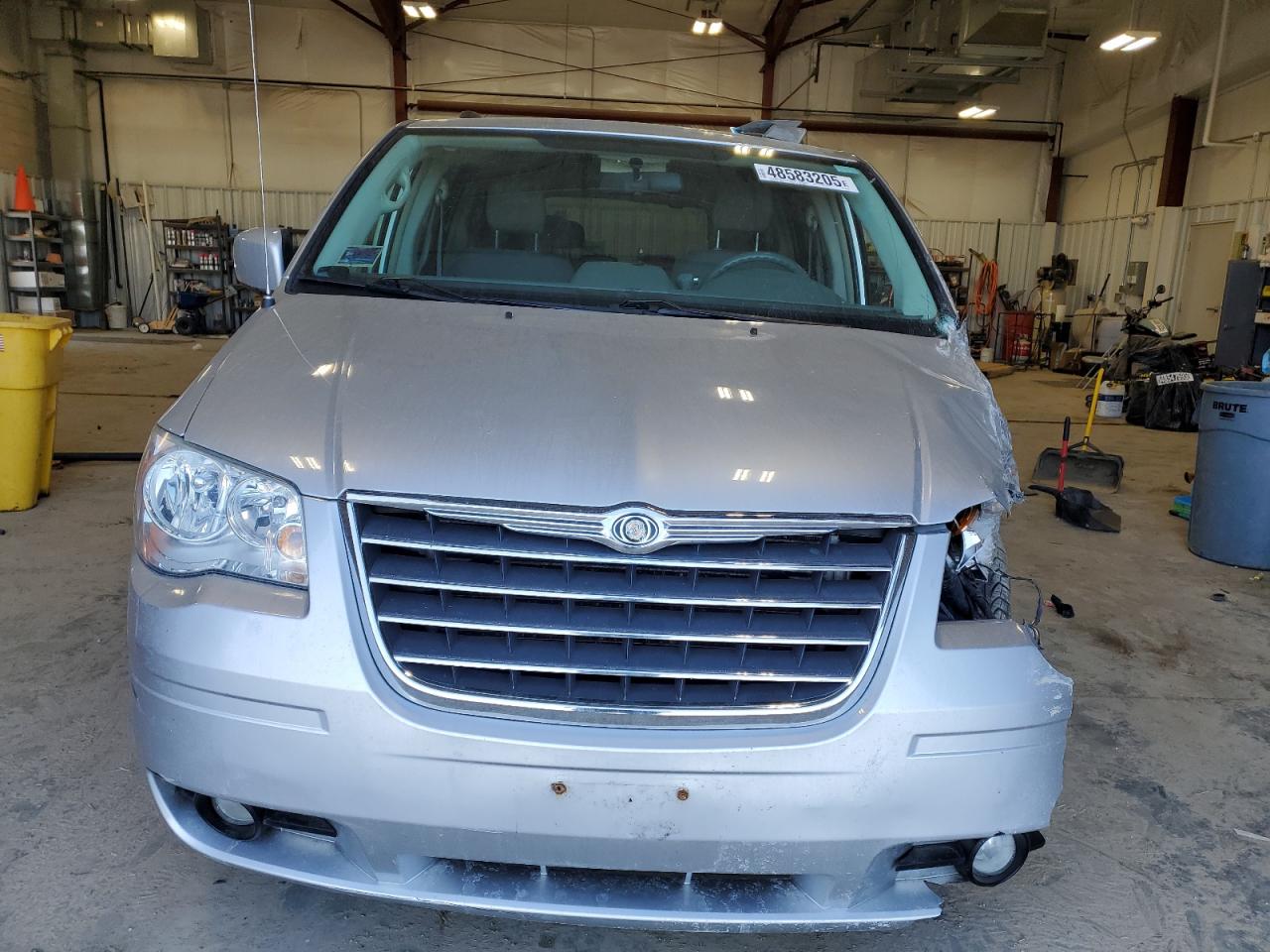 2010 Chrysler Town & Country - Image 5