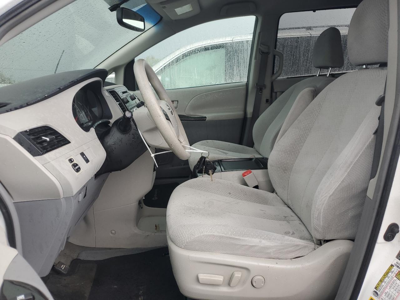 2011 Toyota Sienna - Image 7