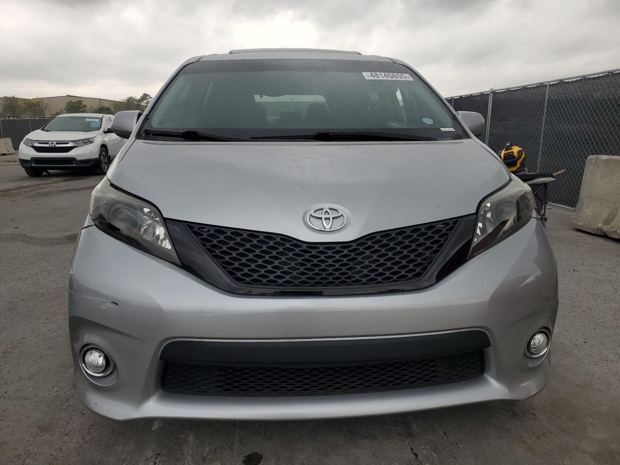 2017 Toyota Sienna - Image 5