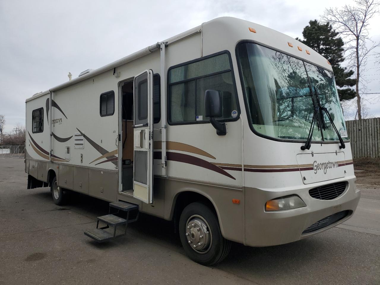 Ham Lake, MN에서 판매 중인 2003 Workhorse Custom Chassis Motorhome Chassis W22 - Normal Wear