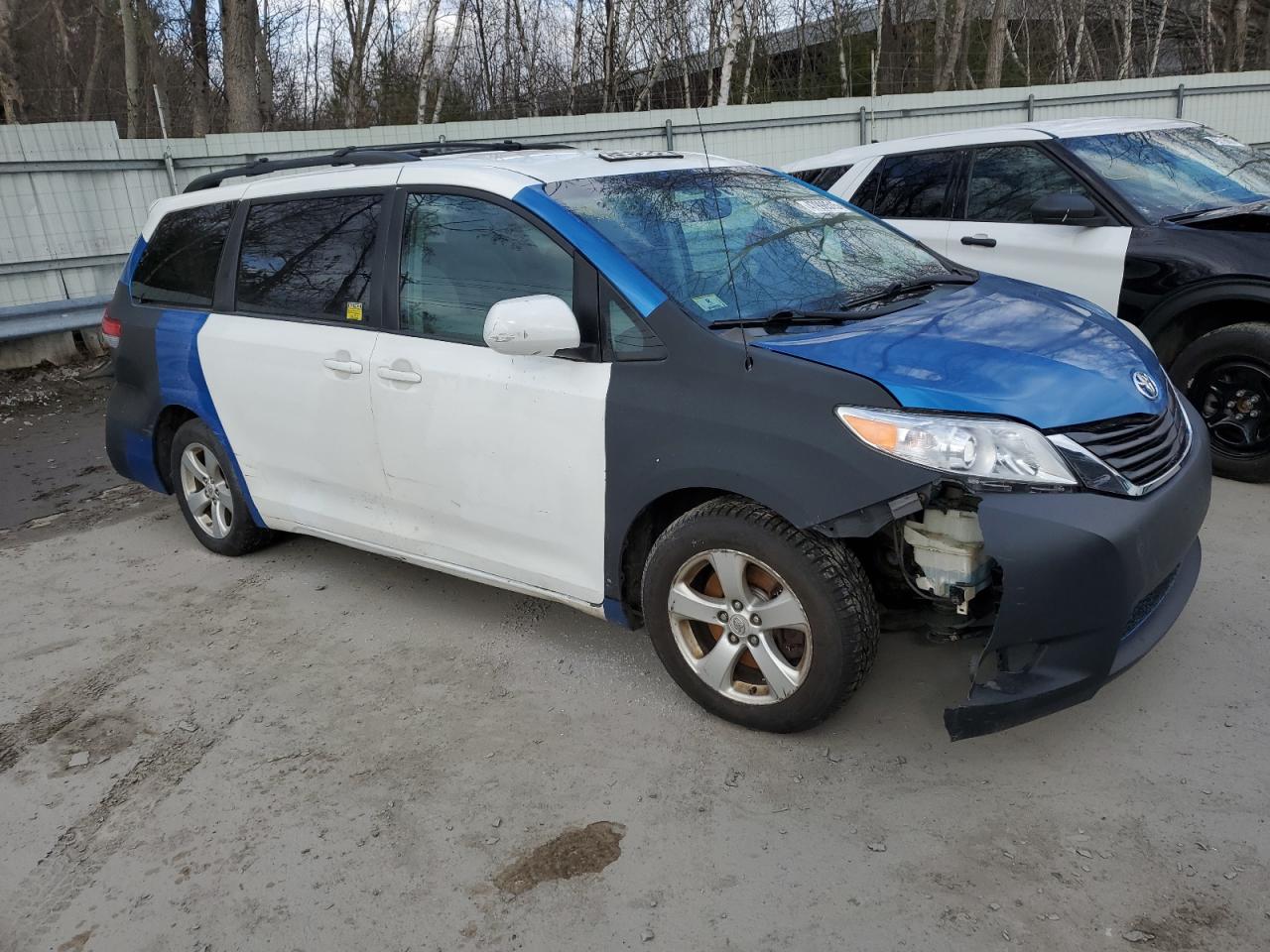 2013 Toyota Sienna - Image 4