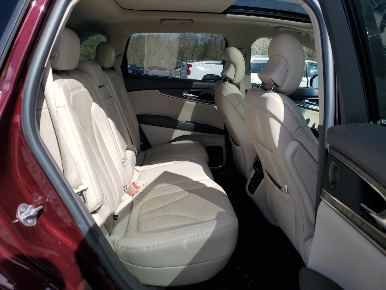 2019 Lincoln Nautilus - Image 11