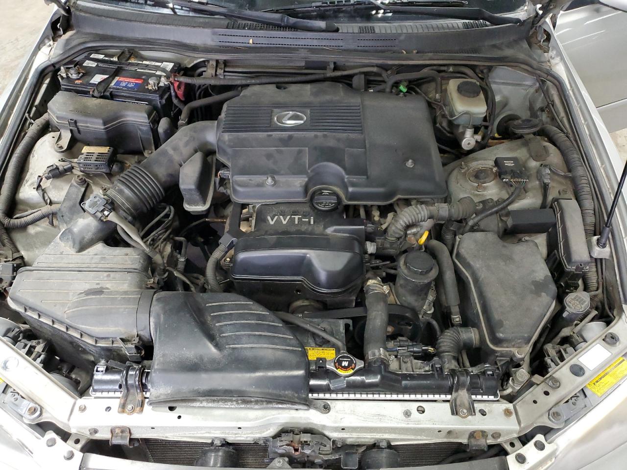 2003 Lexus IS - Image 11